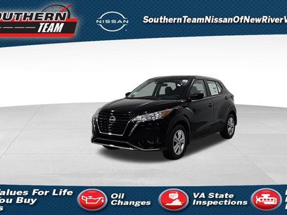 New 2025 Nissan Kicks Play S