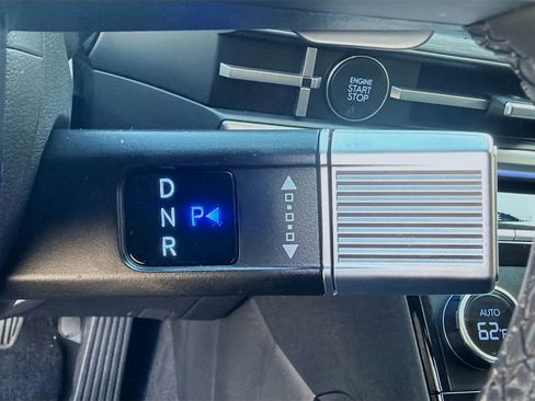 Used 2025 Hyundai Santa Fe Limited AWD/4WD image 14