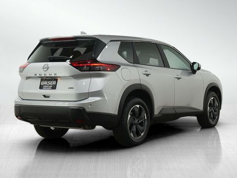 Used 2025 Nissan Rogue SV image 5
