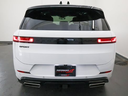 Used 2024 Land Rover Range Rover Sport Dynamic SE AWD/4WD image 4