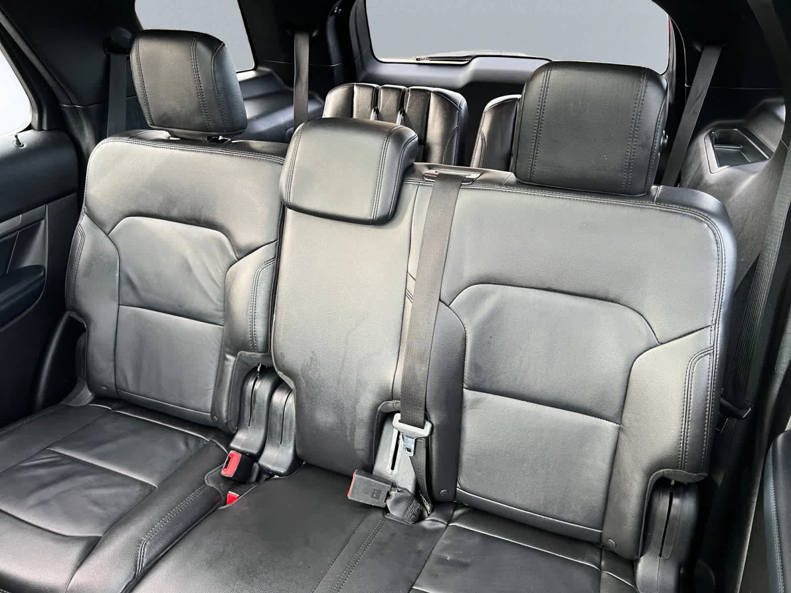 Used 2018 Ford Explorer XLT w/ Equipment Group 202A AWD/4WD image 16