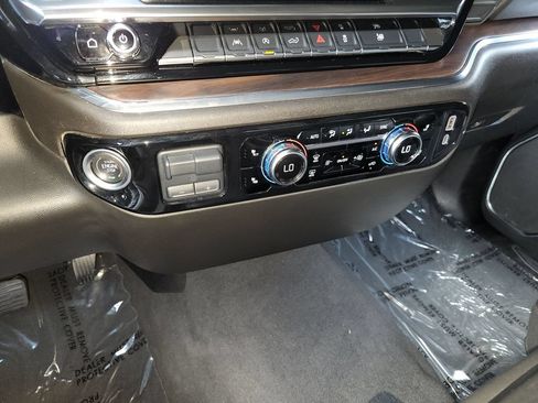 Used 2025 GMC Sierra 1500 SLT RWD image 27