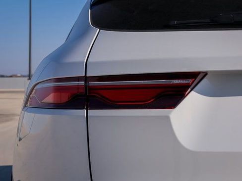 Used 2024 Jaguar F-PACE R-Dynamic S image 7