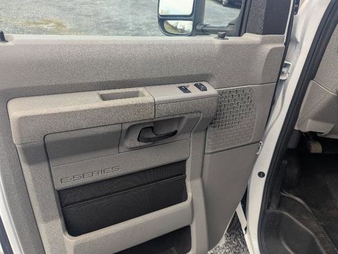 Used 2025 Ford E-450 and Econoline 450 Super Duty w/ Power Equipment Group image 24