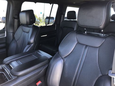 Used 2024 Jeep Wagoneer Series III w/ Premium Group I image 15