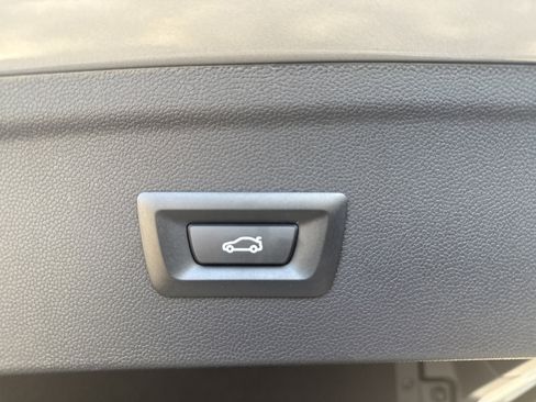 New 2026 BMW iX xDrive60 image 25