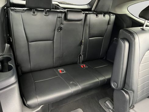 Used 2022 Toyota Highlander XLE image 9
