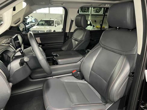 Used 2025 Ford Expedition Active AWD/4WD image 26