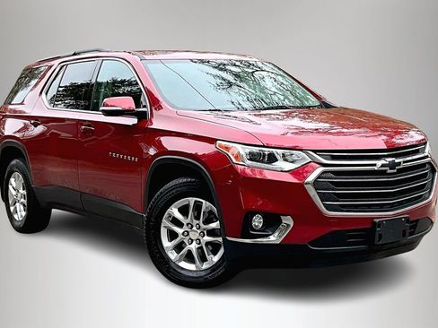 Used 2019 Chevrolet Traverse LT image 2