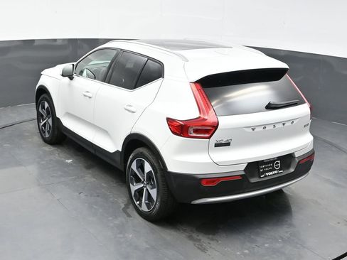 Used 2025 Volvo XC40 B5 Plus AWD/4WD image 34