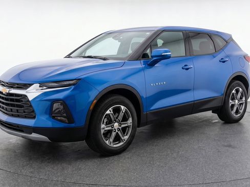 Used 2025 Chevrolet Blazer LT FWD image 3