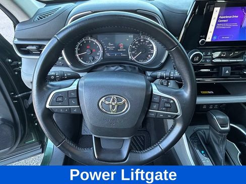 Used 2023 Toyota Highlander XLE FWD image 22