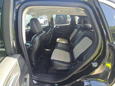 Used 2021 Ford Escape Titanium w/ Titanium Elite Package AWD/4WD image 12