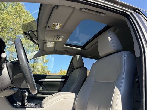 Used 2015 Toyota Highlander XLE image 16