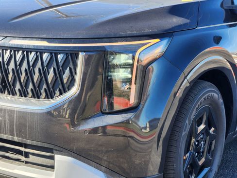 New 2026 Kia Carnival LXS image 6