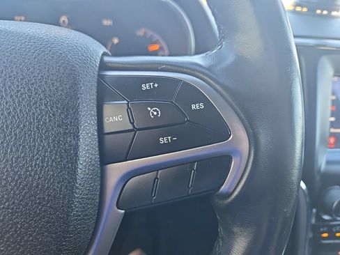 Used 2018 Jeep Grand Cherokee Laredo AWD/4WD image 18