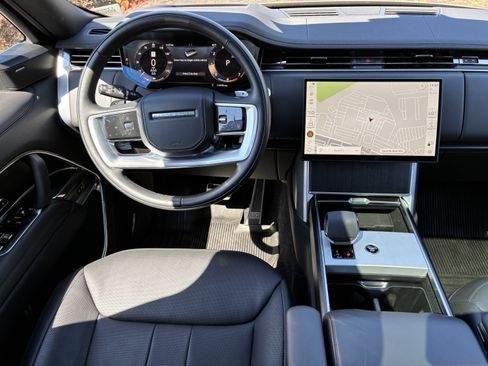 Used 2025 Land Rover Range Rover Long Wheelbase SE AWD/4WD image 19