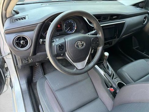 Used 2018 Toyota Corolla LE FWD image 15