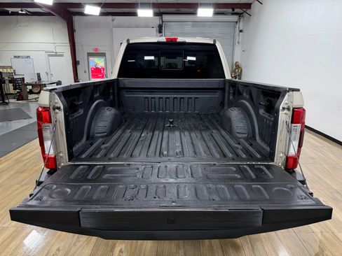 Used 2017 Ford F250 Lariat w/ Lariat Ultimate Package AWD/4WD image 8