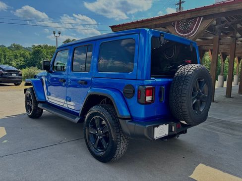 Used 2021 Jeep Wrangler Unlimited Sahara AWD/4WD image 2