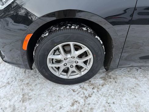 Used 2024 Chrysler Pacifica Touring-L image 24