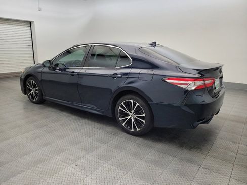 Used 2020 Toyota Camry SE image 3