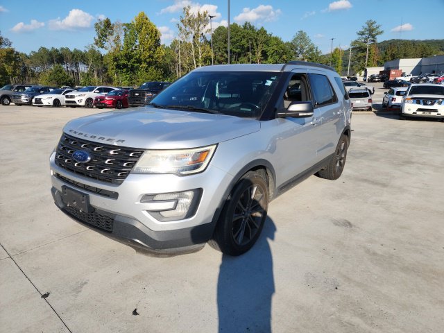 Used 2017 Ford Explorer XLT w/ Equipment Group 202A FWD image 6