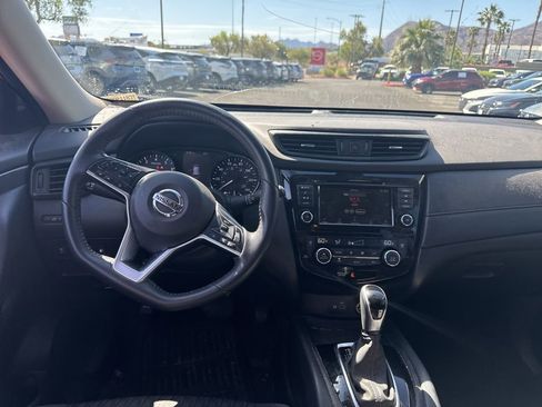Used 2020 Nissan Rogue SV FWD image 18