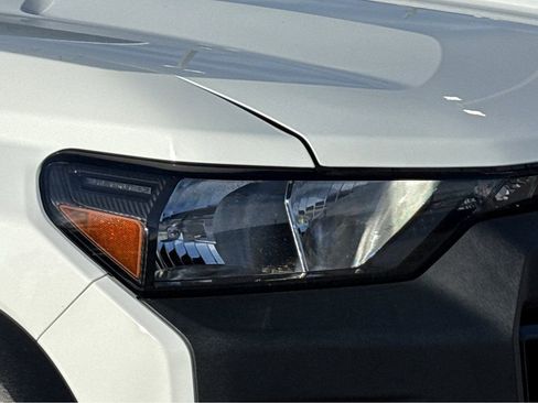 Used 2024 Chevrolet Colorado Trail Boss image 5