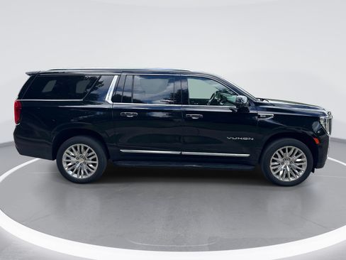 Used 2023 GMC Yukon XL SLT w/ SLT Luxury Package AWD/4WD image 9