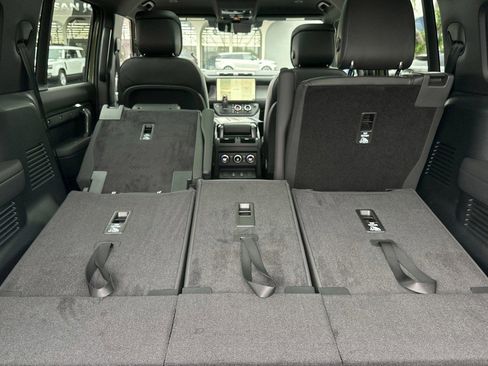 New 2026 Land Rover Defender 130 X-Dynamic SE AWD/4WD image 28