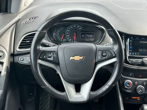 Used 2019 Chevrolet Trax LT w/ LT Convenience Package FWD image 11