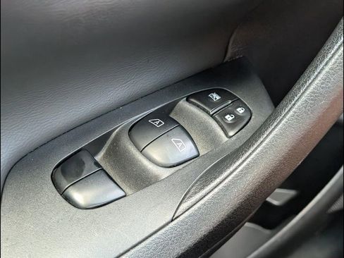Used 2015 Nissan Altima 2.5 SV w/ Convenience Package FWD image 11