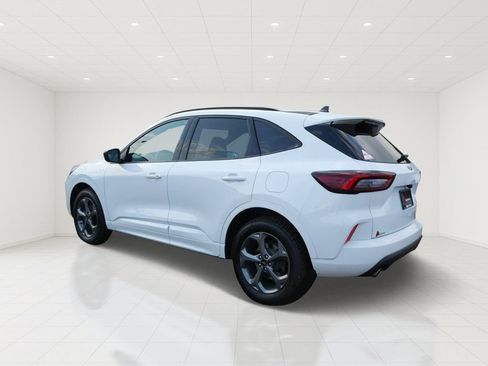 Certified 2023 Ford Escape ST-Line AWD/4WD image 4