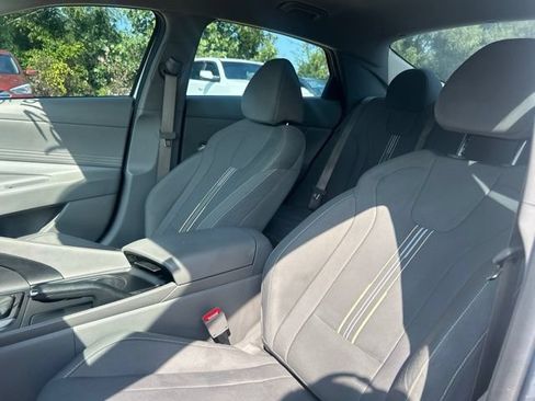 Used 2025 Hyundai Elantra Sport FWD image 17