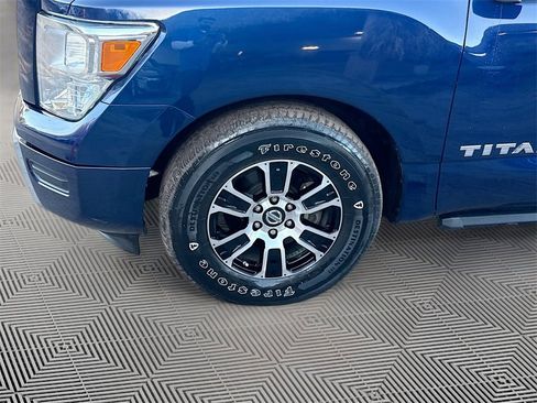Used 2021 Nissan Titan SV image 30
