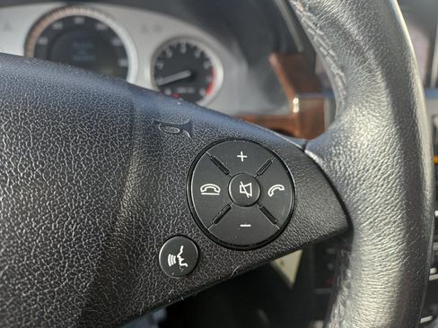 Used 2010 Mercedes-Benz GLK 350 4MATIC image 21