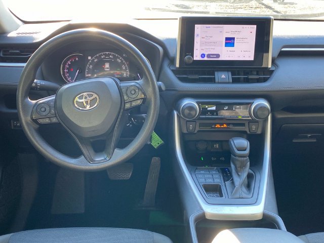 Used 2025 Toyota RAV4 LE AWD/4WD image 6