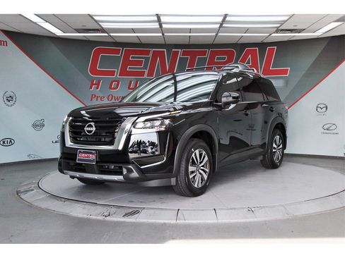 New 2025 Nissan Pathfinder SL image 2