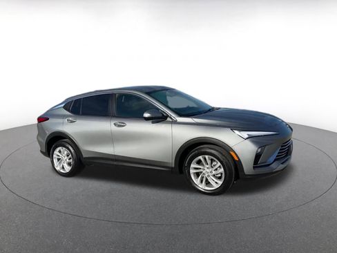 Used 2025 Buick Envista Preferred image 2