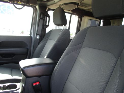 Used 2023 Jeep Wrangler Unlimited Sport AWD/4WD image 36