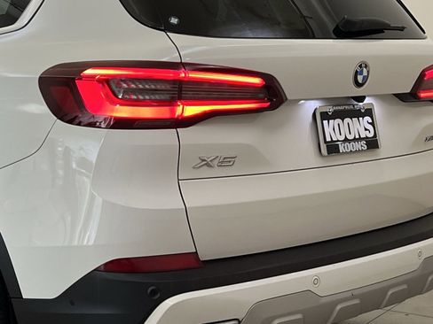 Used 2023 BMW X5 xDrive40i w/ Premium Package AWD/4WD image 29