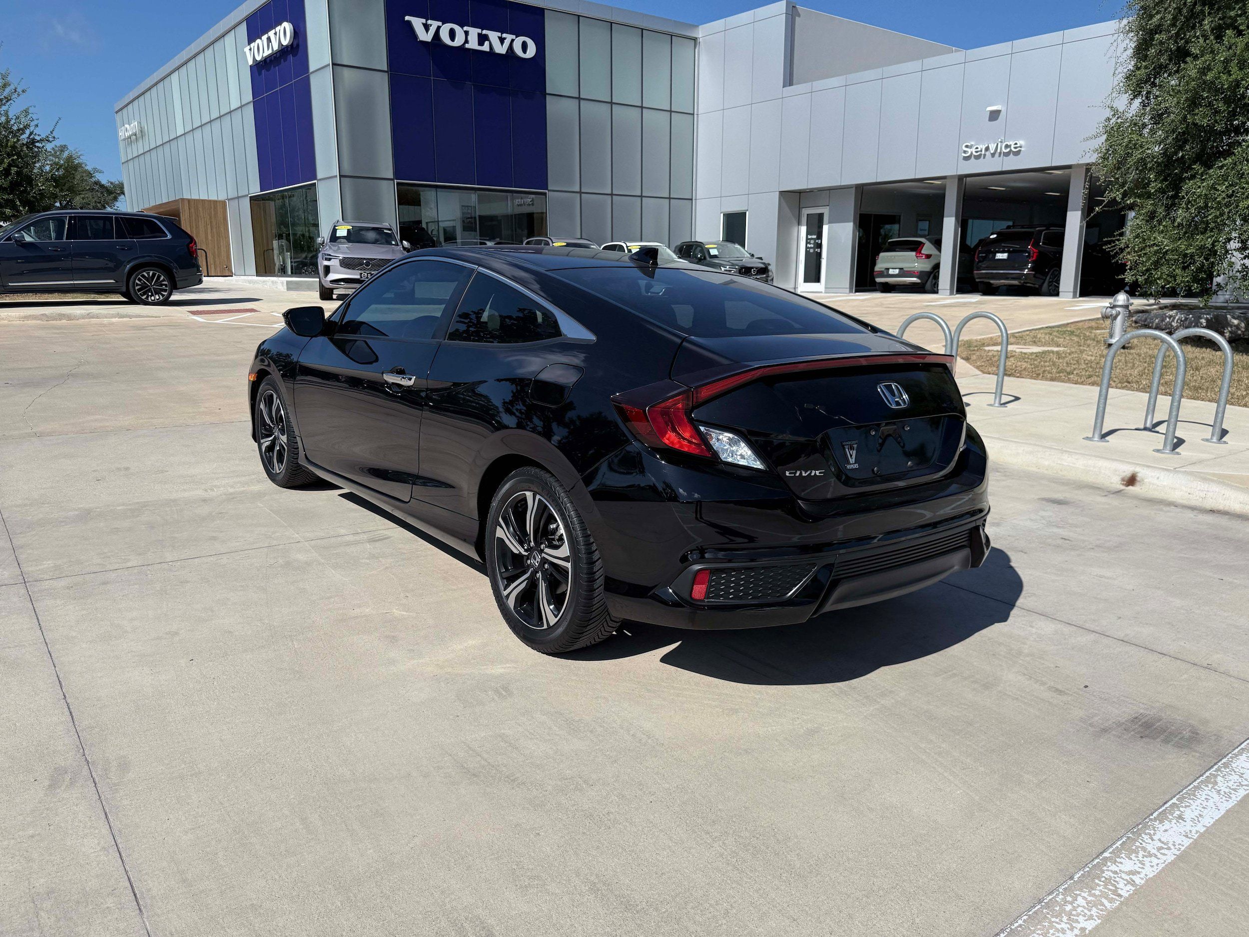 Used 2017 Honda Civic Touring image 4