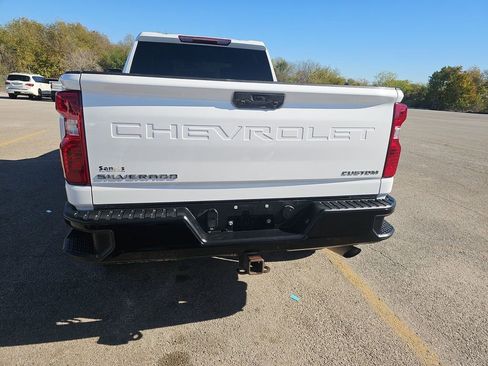 Used 2022 Chevrolet Silverado 2500 Custom w/ Custom Value Package image 5
