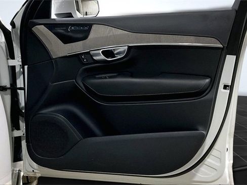 Used 2022 Volvo XC90 T6 Inscription w/ Climate Package image 24