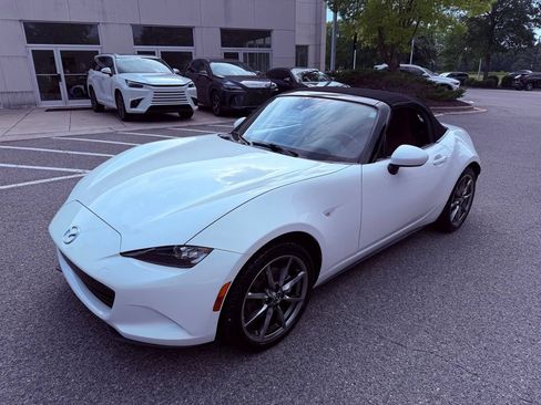 Used 2023 MAZDA MX-5 Miata Grand Touring RWD image 15