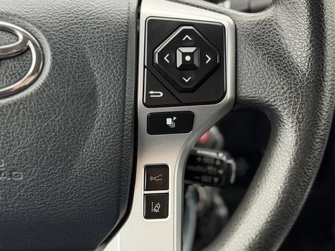 Used 2020 Toyota Tundra SR5 w/ SR5 Convenience Package AWD/4WD image 11