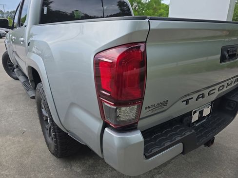 Used 2022 Toyota Tacoma SR5 w/ Technology Package RWD image 6