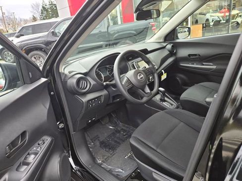 Used 2024 Nissan Kicks S image 19