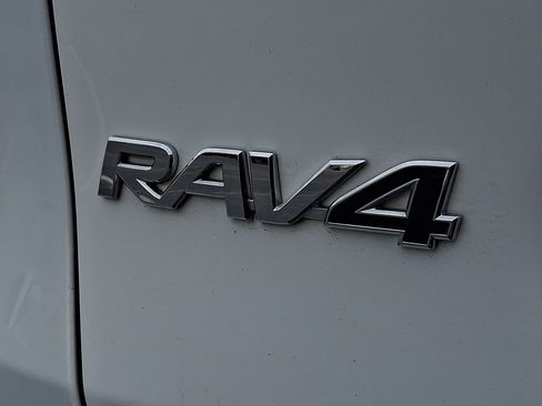 Used 2021 Toyota RAV4 XLE w/ Convenience Package AWD/4WD image 29